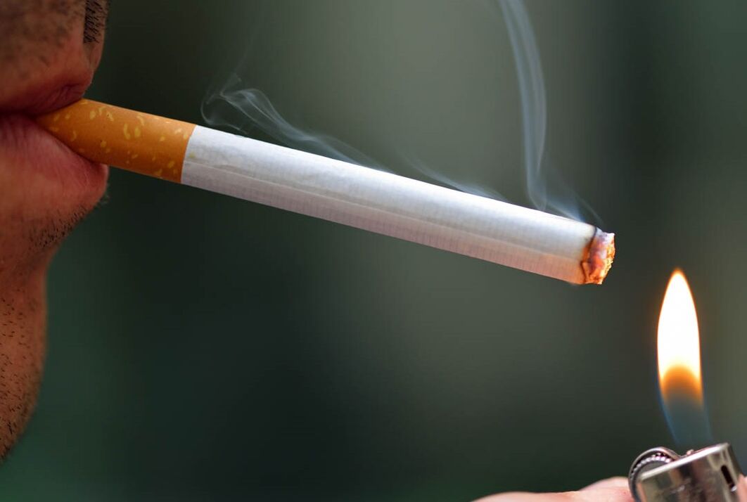 Fumare come causa di debolezza di potenza dopo 60